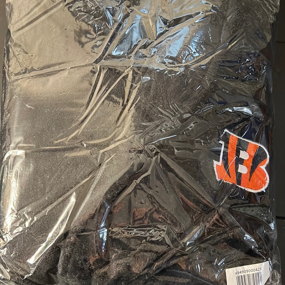 New L/XL Embroided Cincinnati Bengals robe
